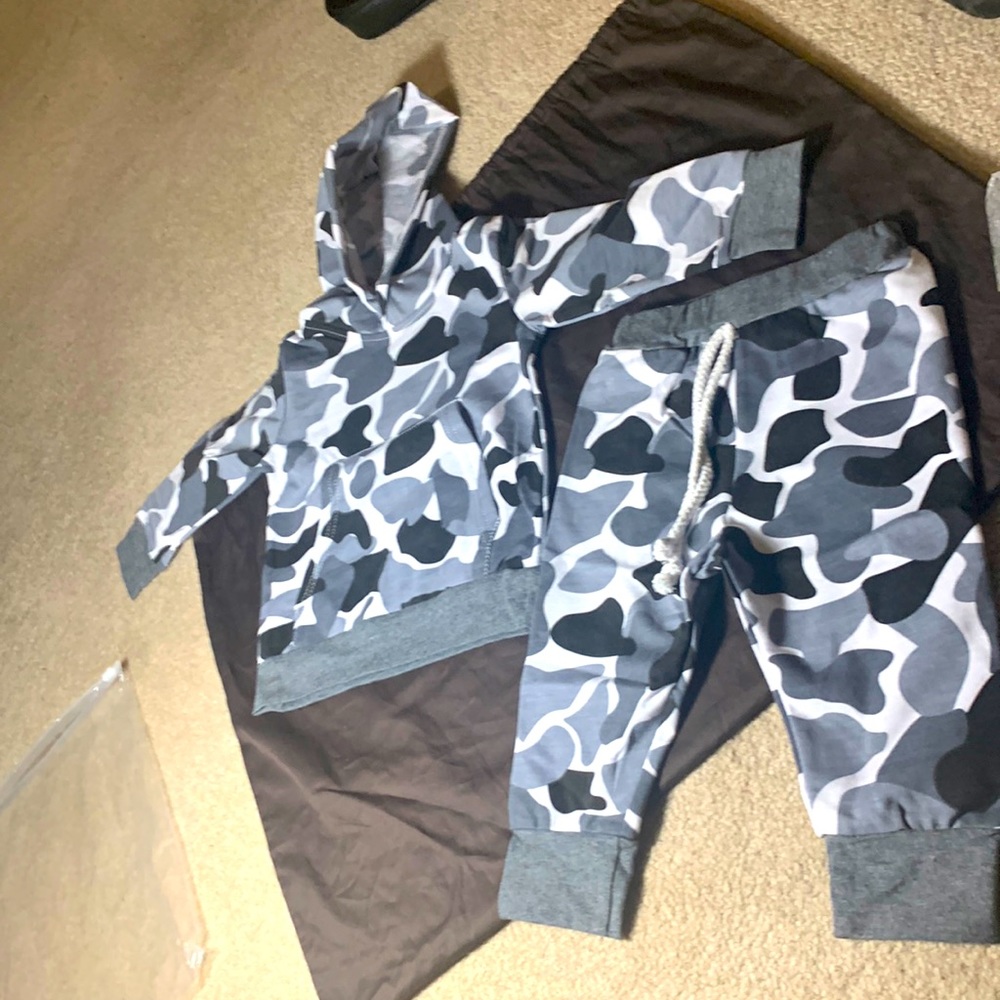 Camo kids  2 piece set.